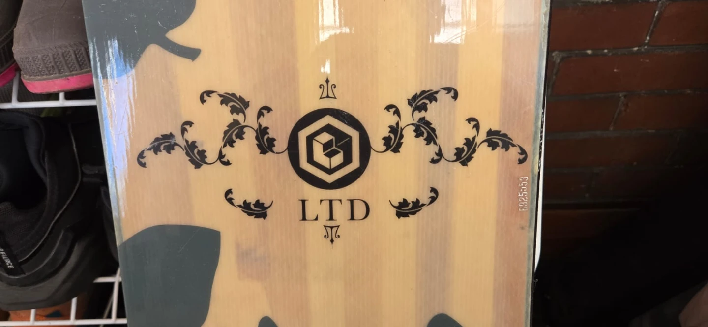LTD Oracle Snowboard 148cm with Burton Bindings and Boots - photo 3