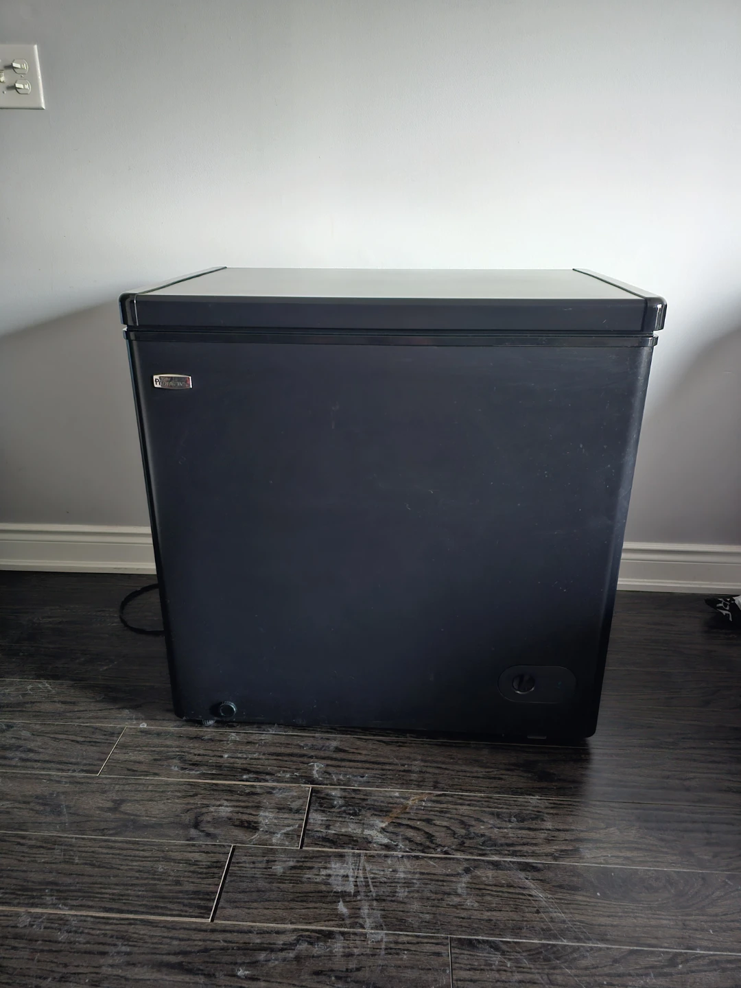 DANBY Chest Freezer 5.5 cu ft (Black)