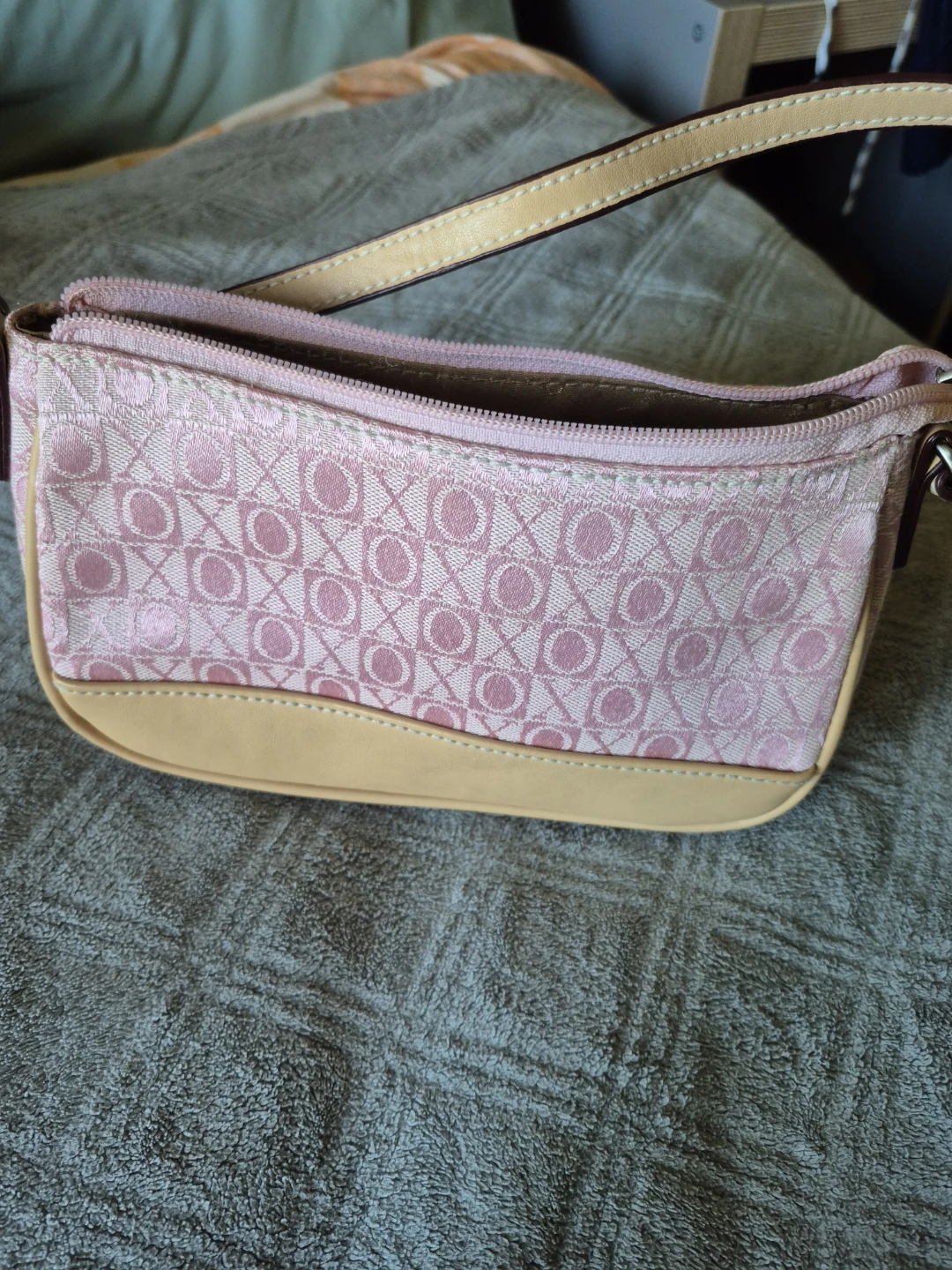 XOXO Pink Patterned Handbag