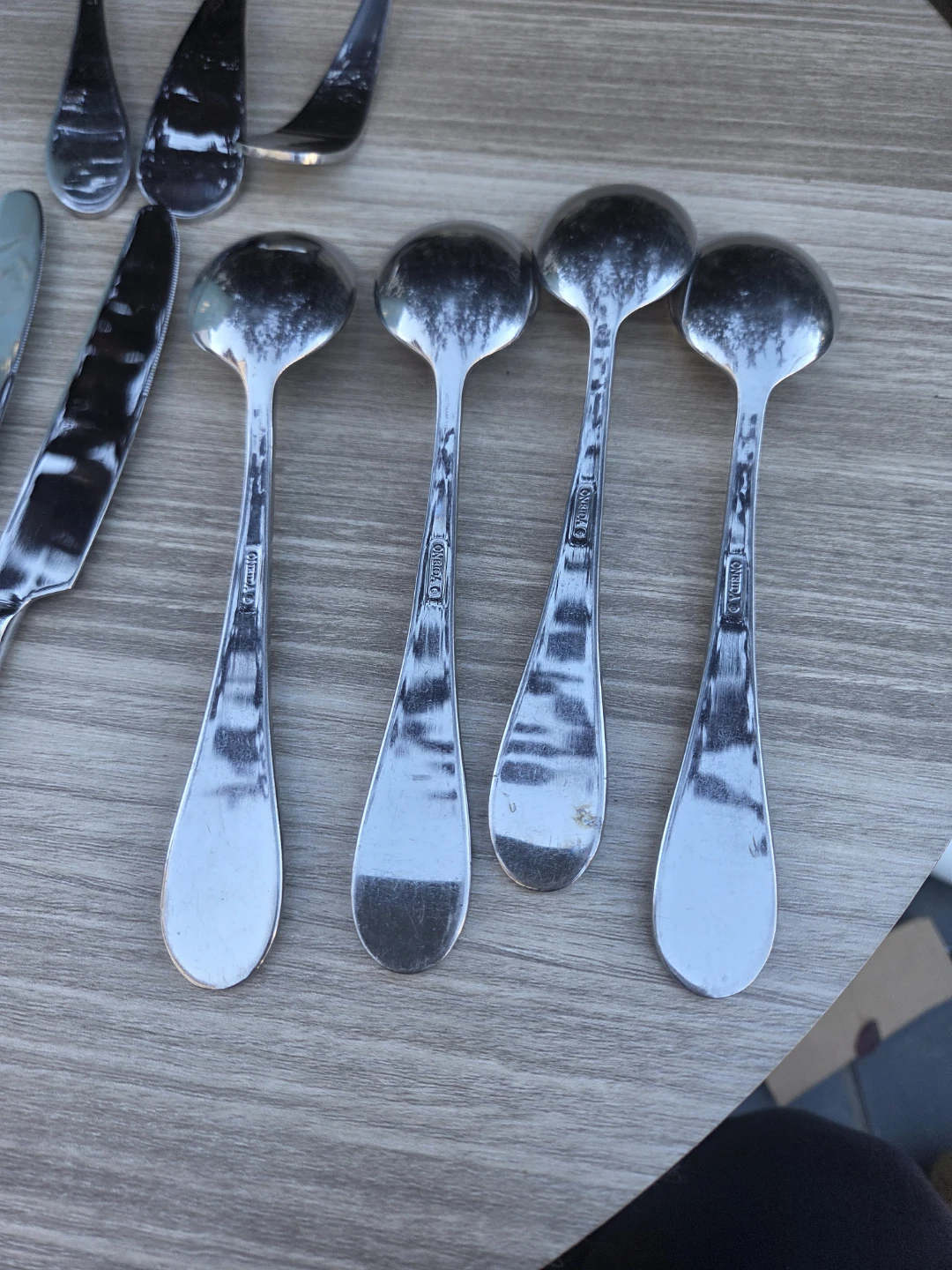 Oneida Stainless Steel Flatware Set - photo 4