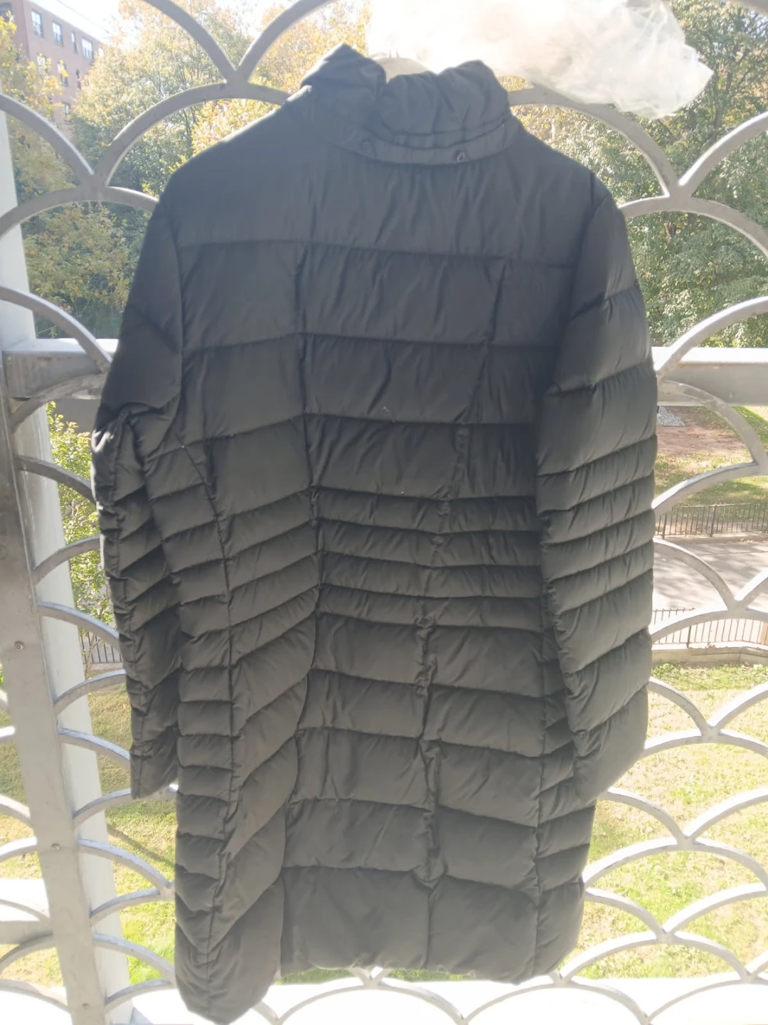 Women's black North face coat size large - photo 4