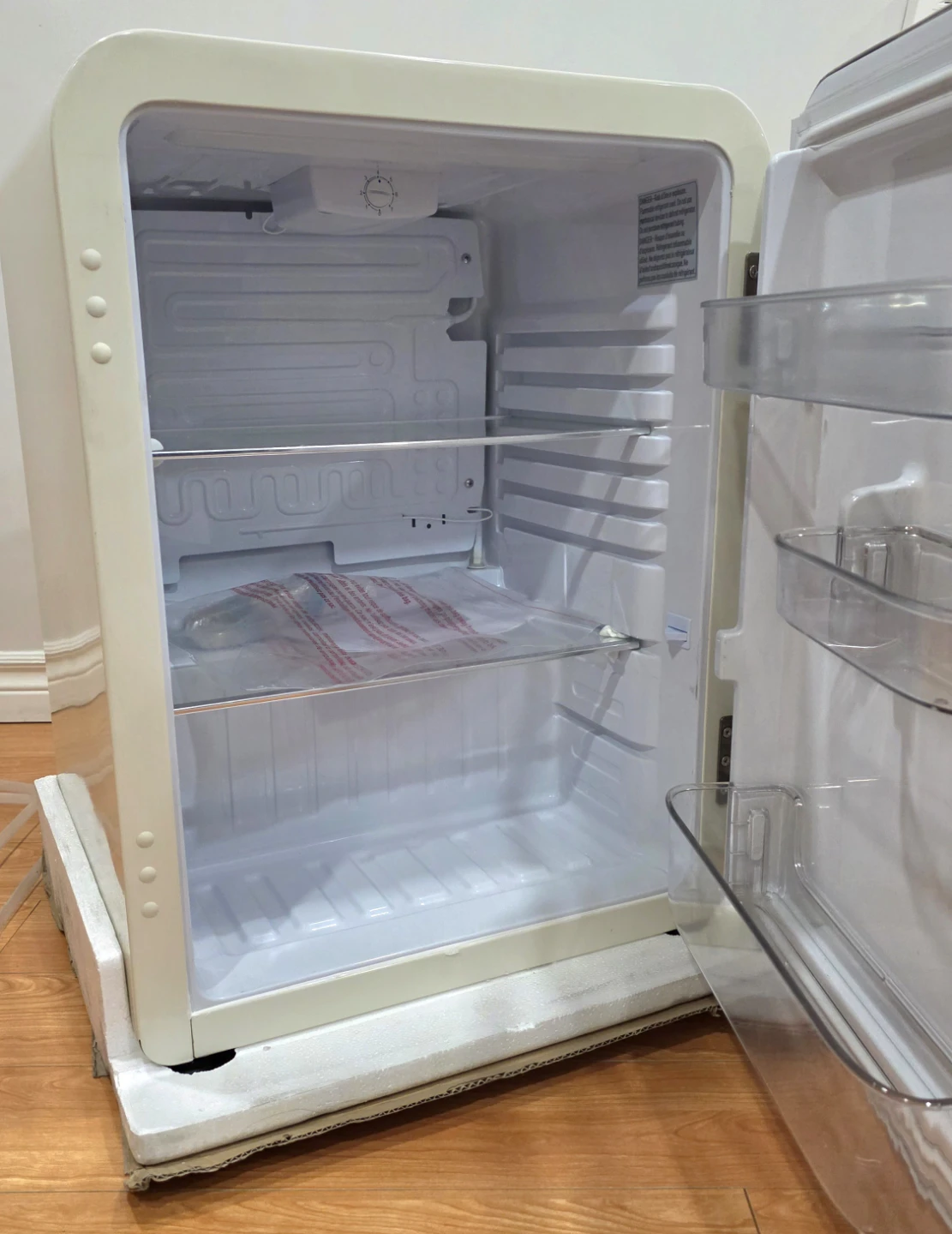 SELA BC-65 Mini Fridge 2.4 Cu. Ft. - photo 4