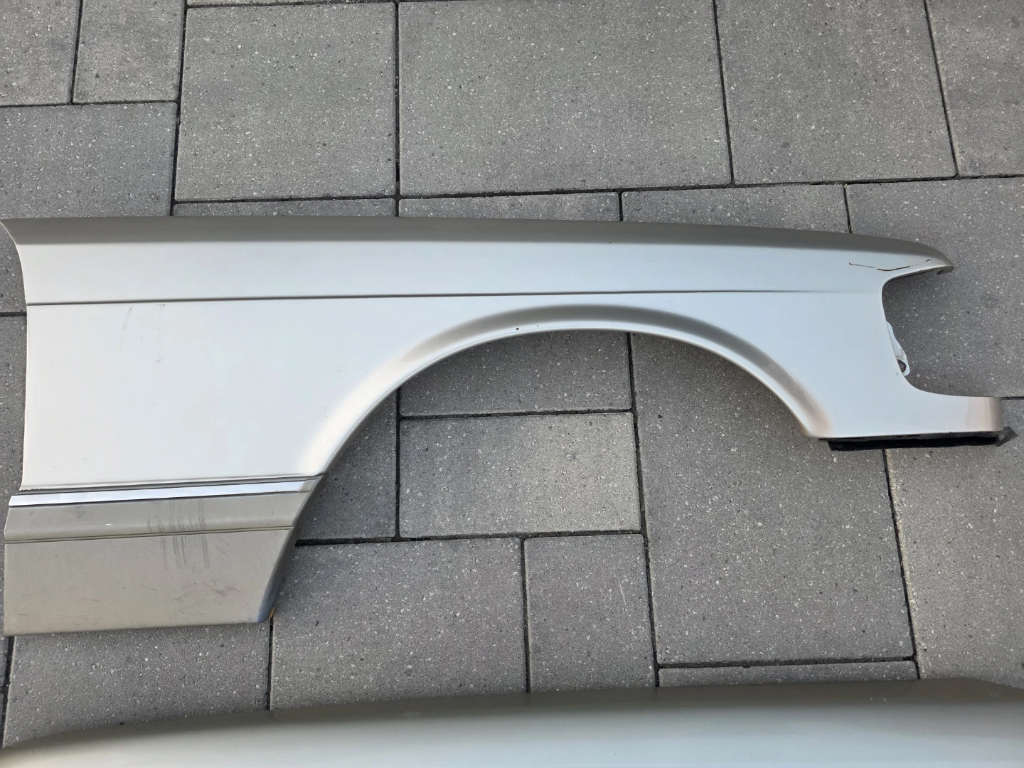 Mercedes-Benz w126 560SEL front fenders - photo 2