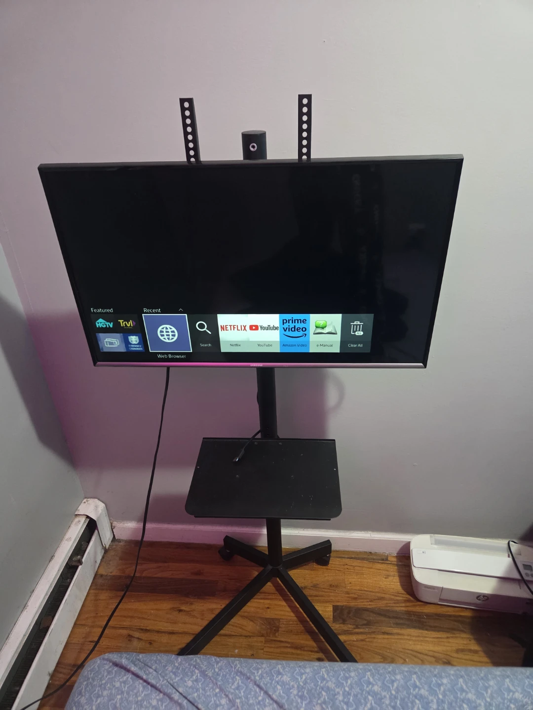 Samsung 32 inch Smart TV with rolling TV Stand - photo 3