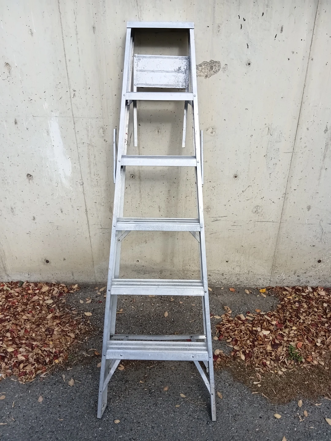 6Ft Aluminum Stepladder - photo 3