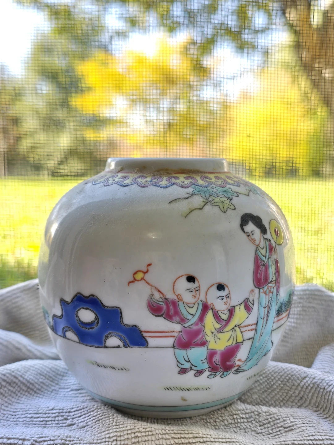 Chinese Porcelain Ginger Jar with Traditional Motif