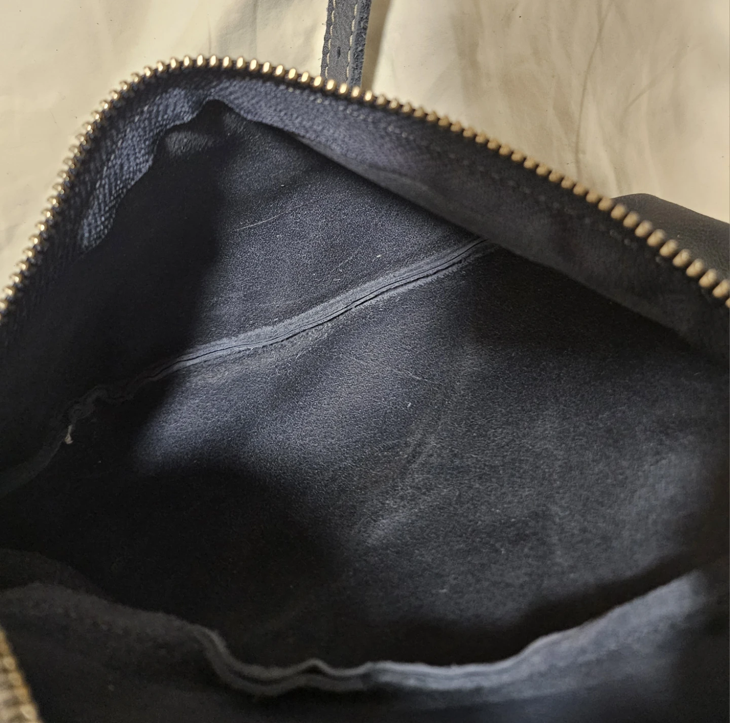 roots genuine leather sling bag - photo 4