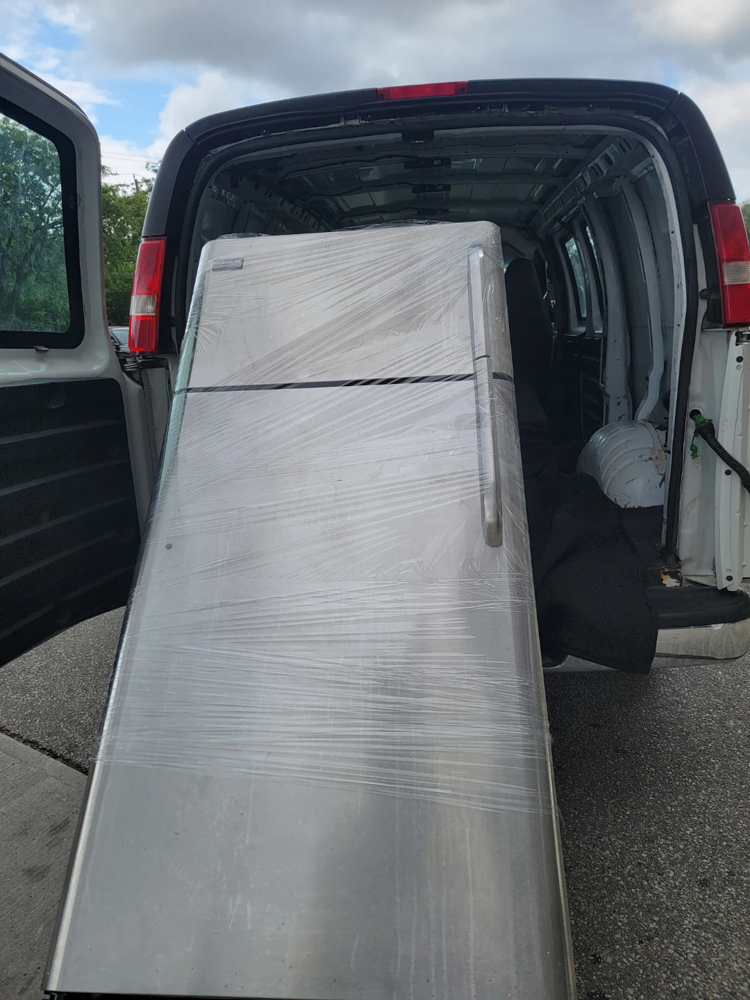 Moving & delivery