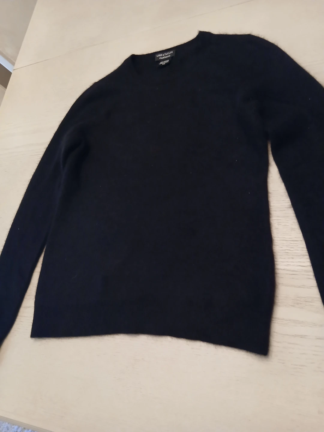 Small  Lord & Taylor Cashmere Sweater - Black