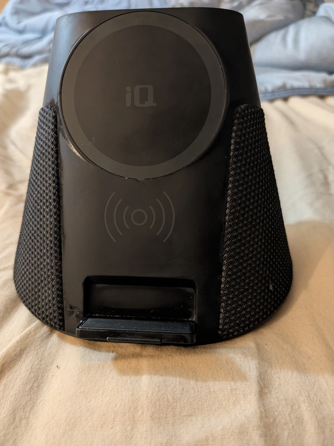 iQ Wireless Charging Stand