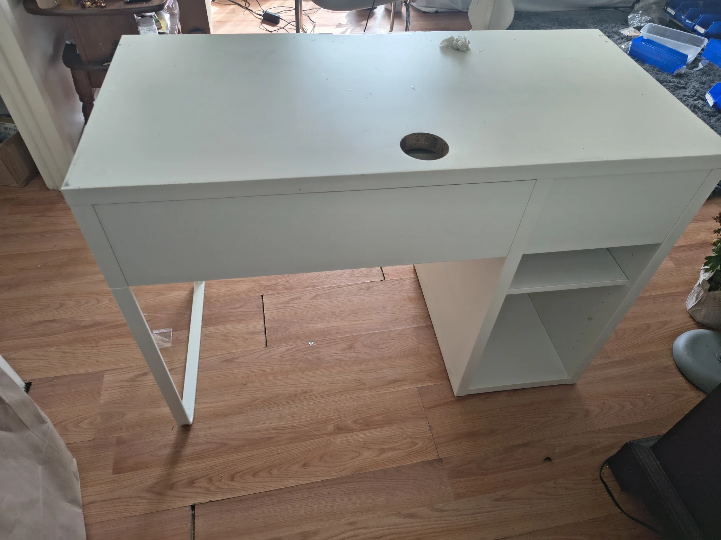 White computer desk - photo 4