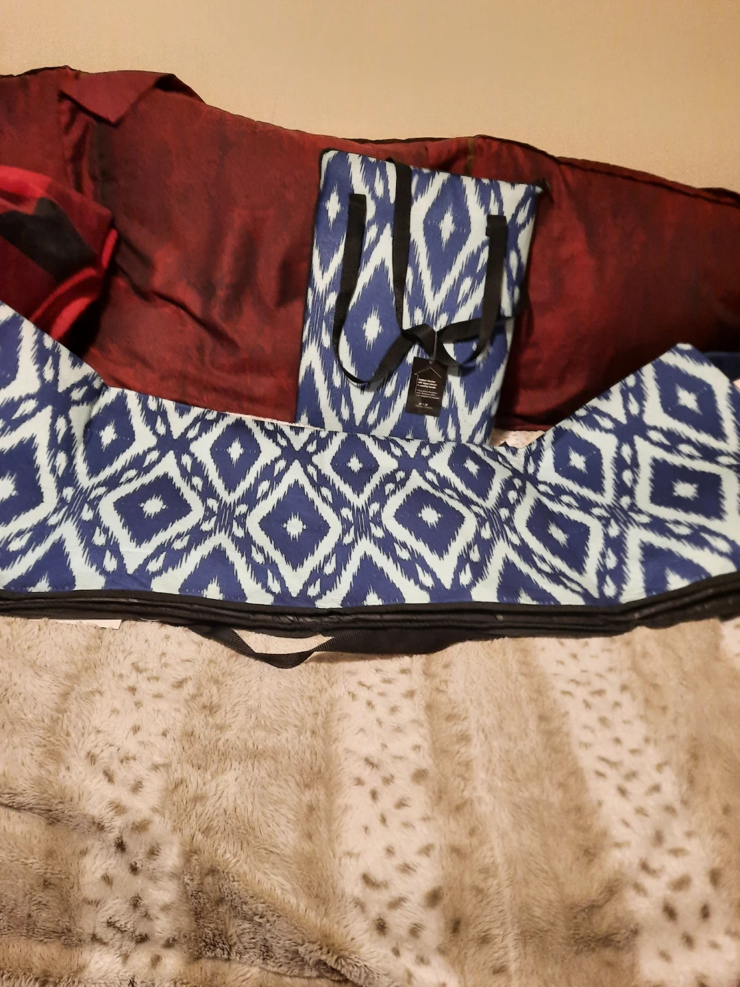 Outdoor blanket with carrying handle - photo 2