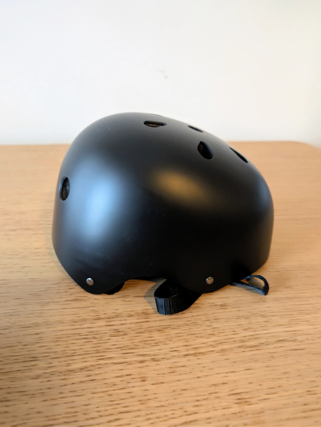 Black matte multisport helmet