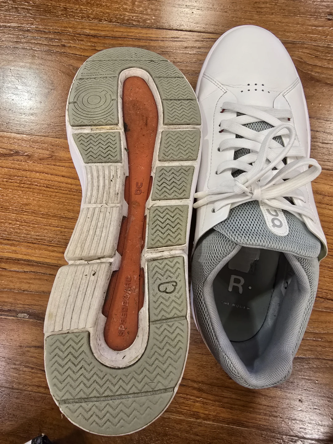 On Running The Roger Advantage Sneakers 10.5 Mens - photo 5