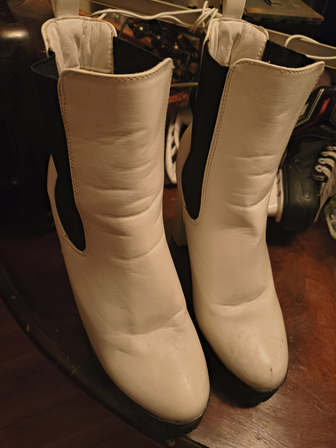 White block heel Chelsea boots - photo 2