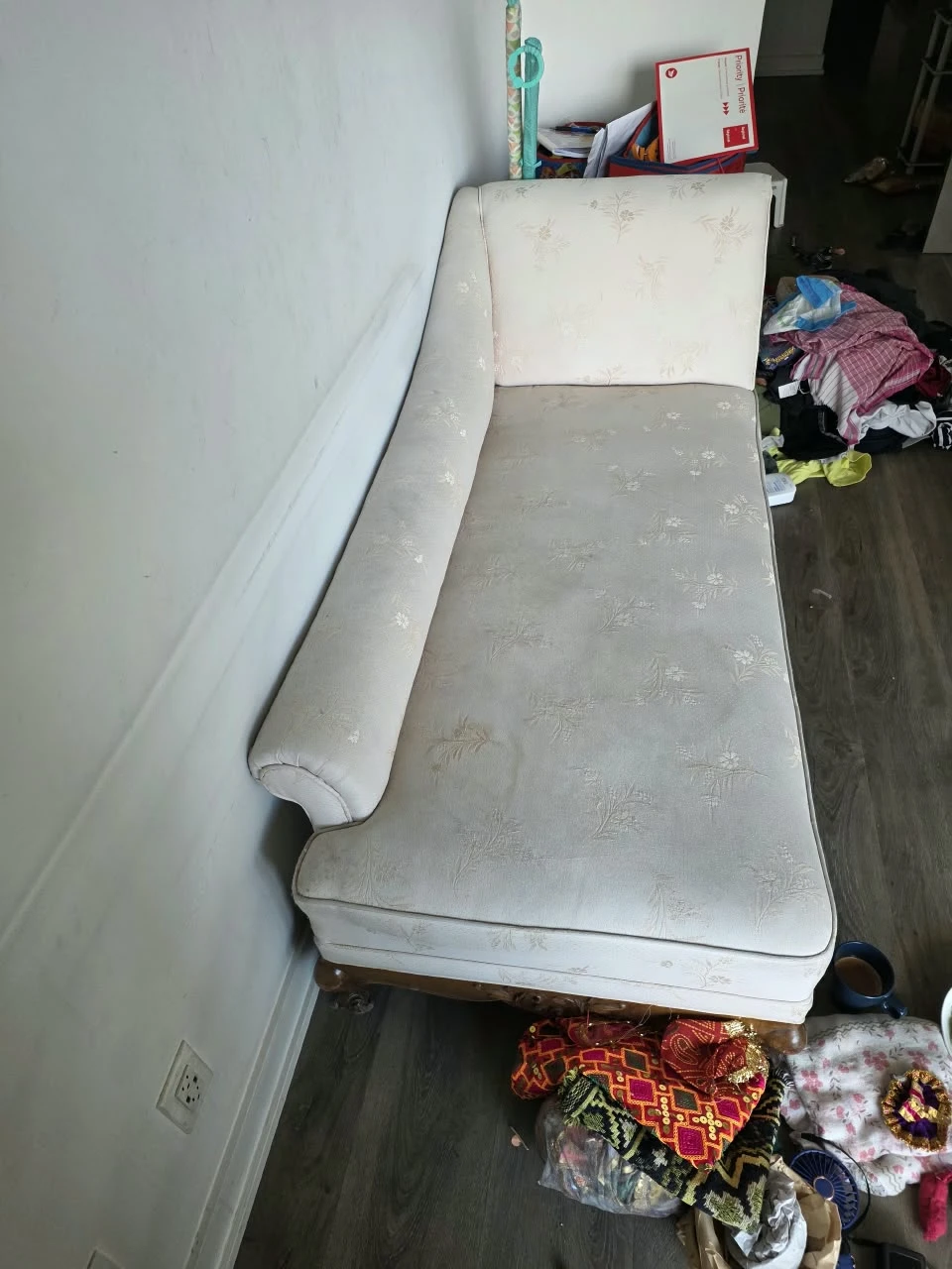 Vintage Style Cream Chaise Lounge - photo 3