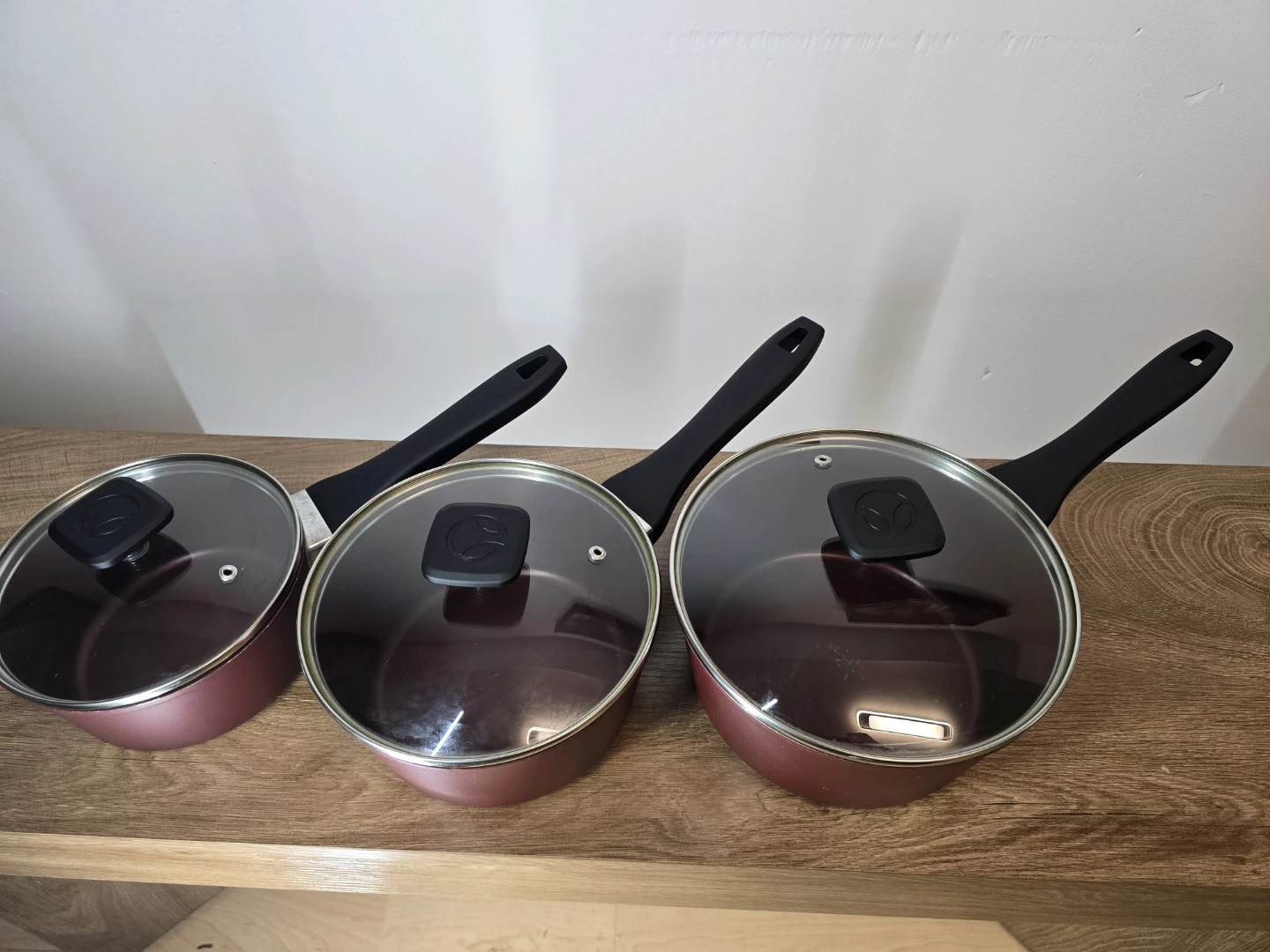 Set of 3 Red Non-Stick Pots with Lids - photo 2
