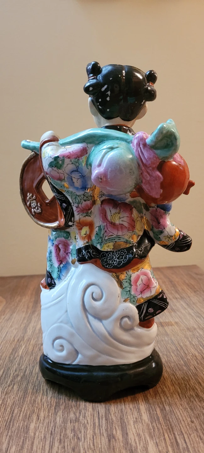 Chinese Porcelain Figurine - photo 2