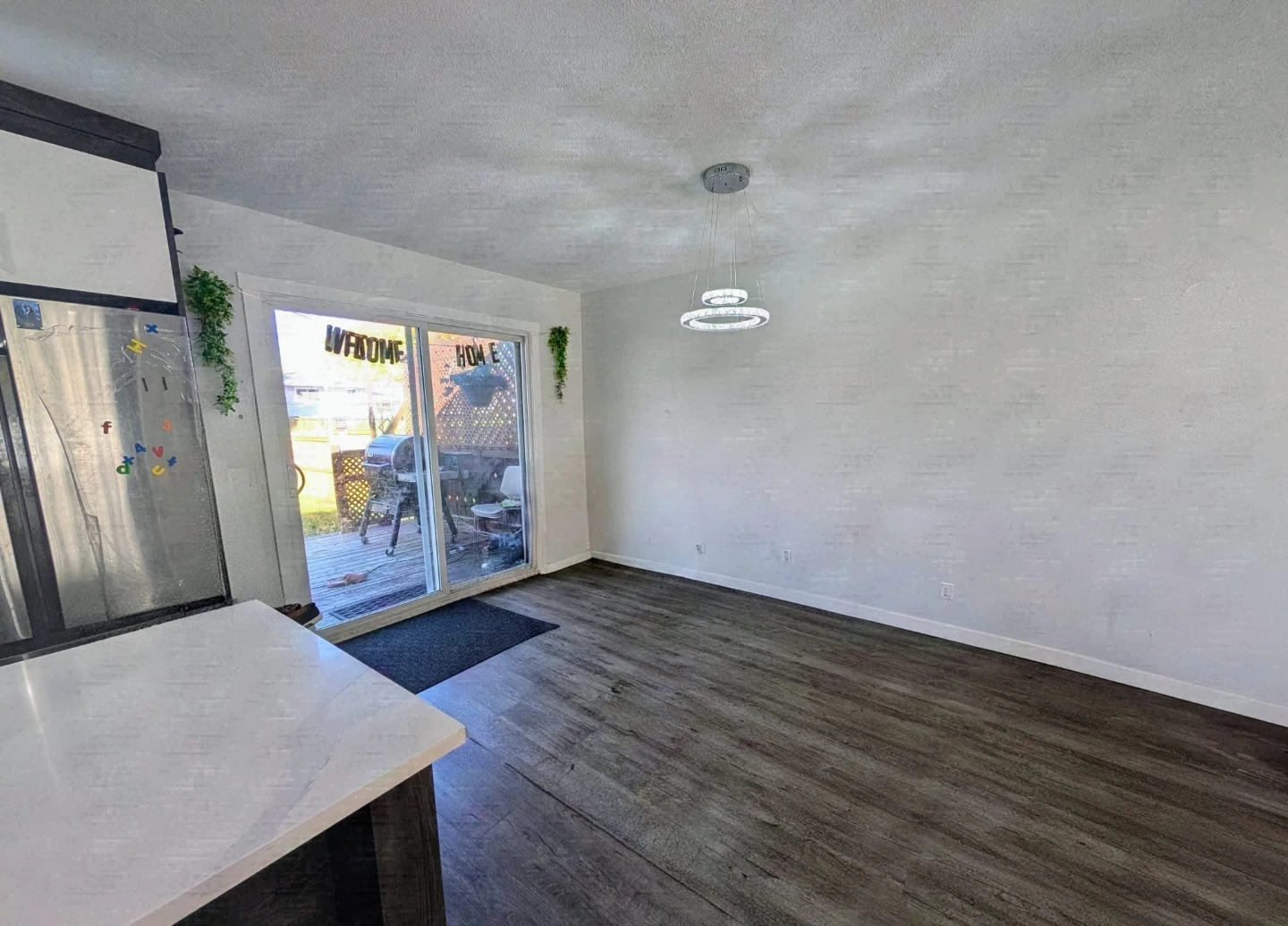 STUNNING & SPACIOUS 3-BED, 1.5-BATH MAIN/UPPER FLOOR RENTAL ! 🔥 - photo 3