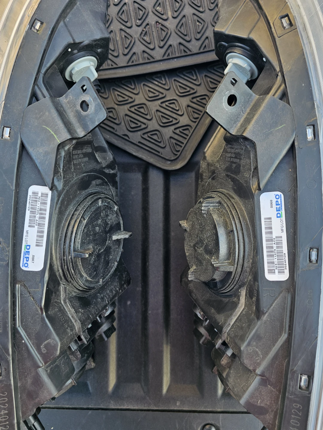 For 2012 to 2017 Kia Rio hatch back. Headlight Assembly. - photo 5
