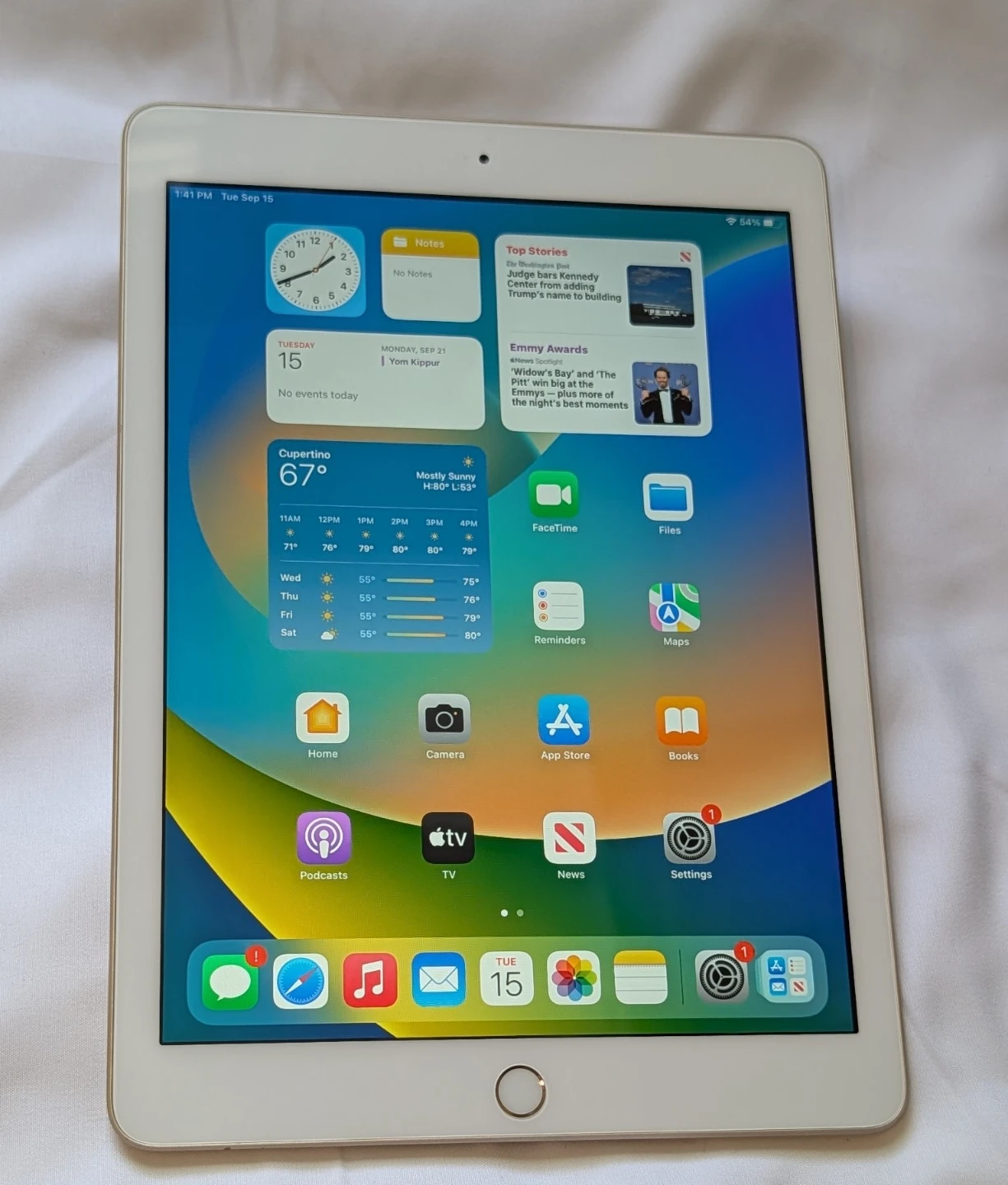 NICE Good APPLE iPad 5 32GB WIFI $80