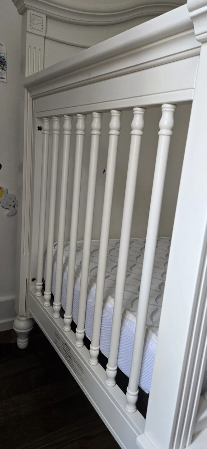 White Crib and bedroom set - photo 4