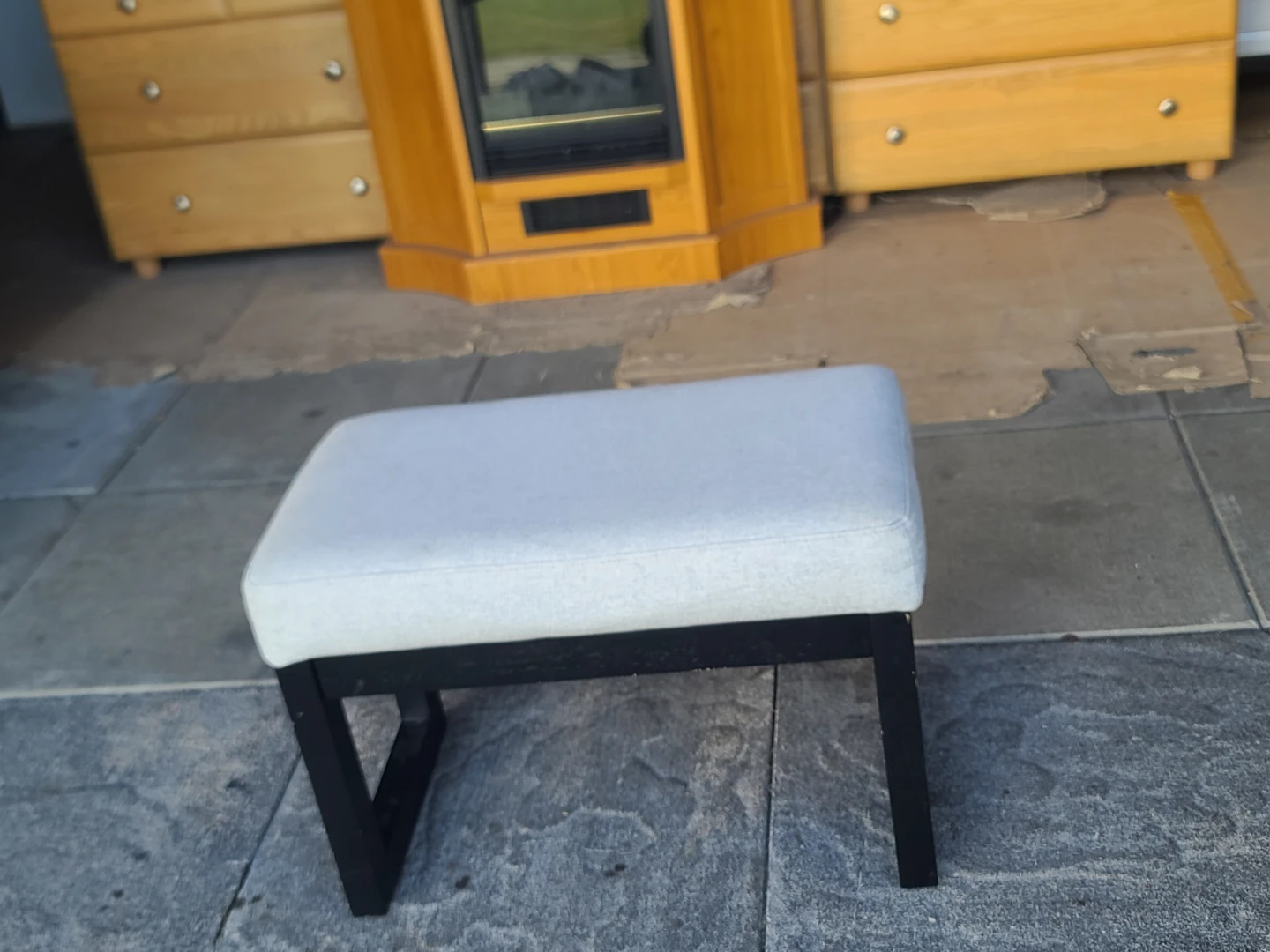 Upholstered footstool with black wooden frame - photo 2