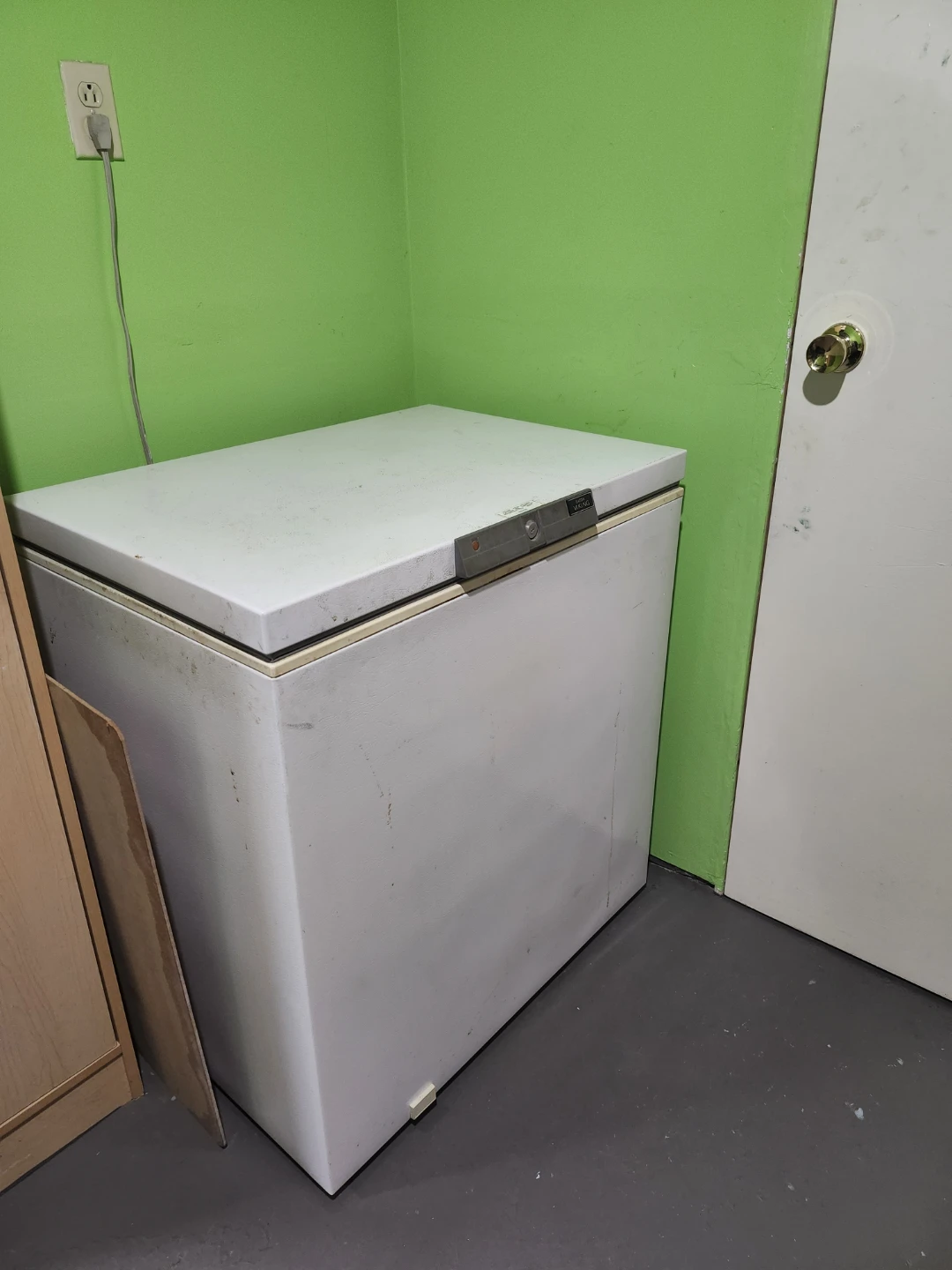 Eaton Viking Vintage Chest Freezer – Great Working Condition