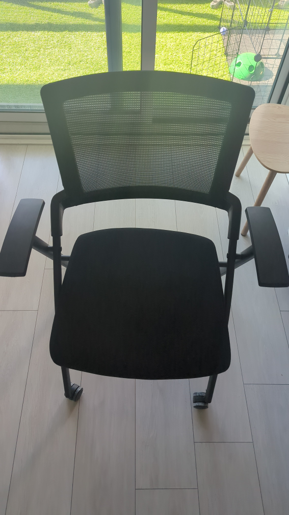 Black mesh folding office chair