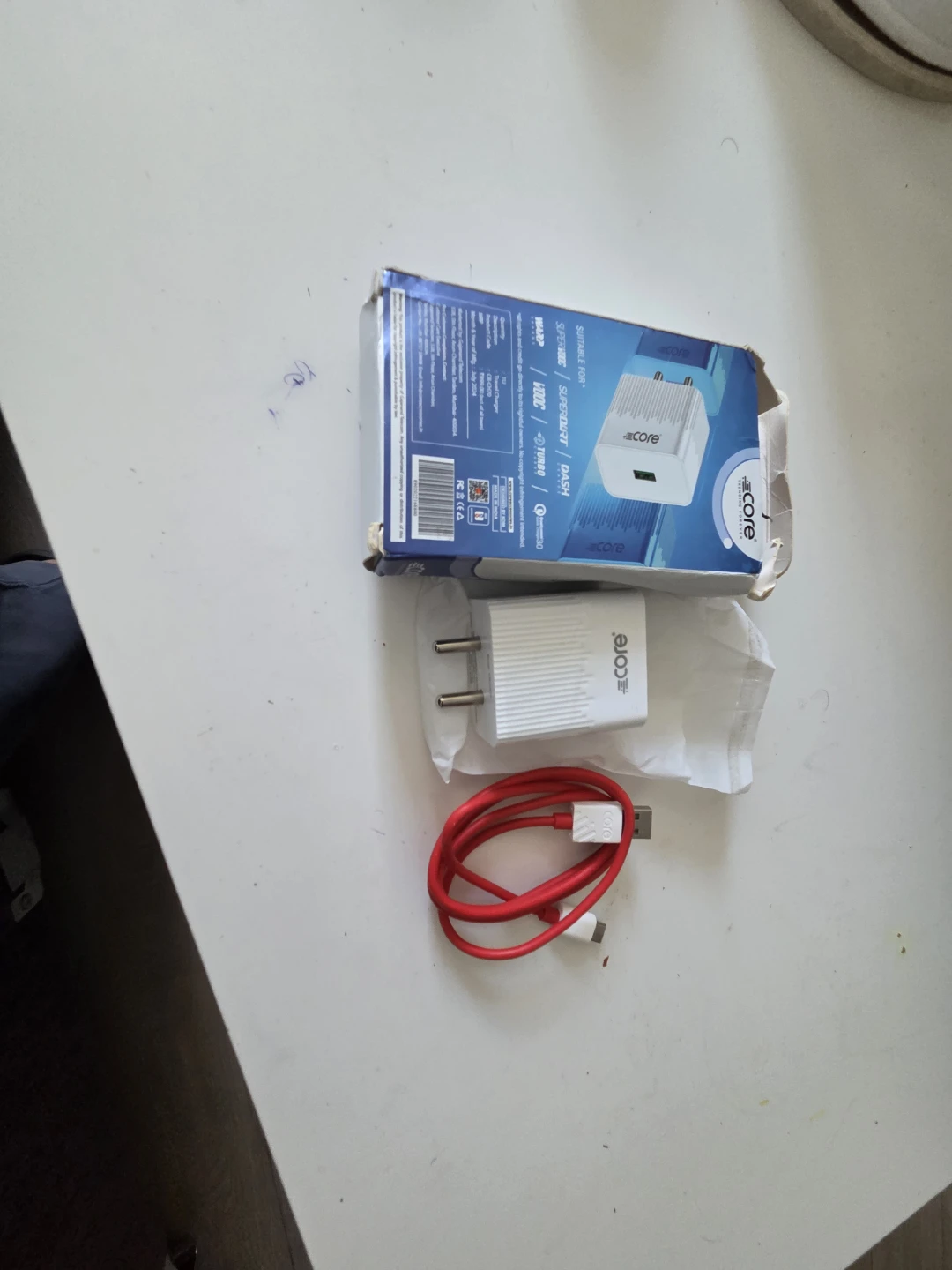Core travel charger with cable - photo 2