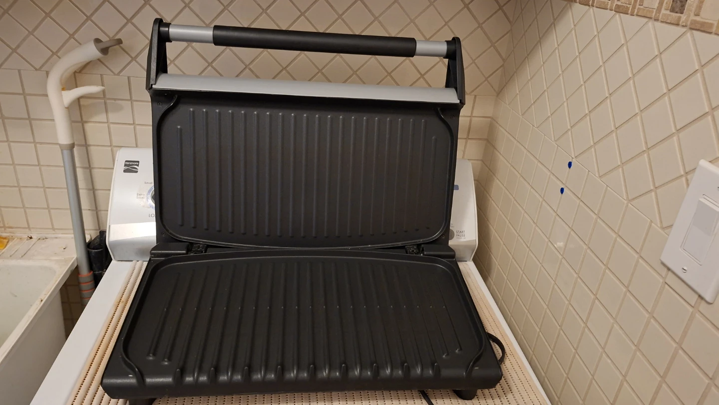 George Foreman 10th Anniversary Grilling Machine - photo 3
