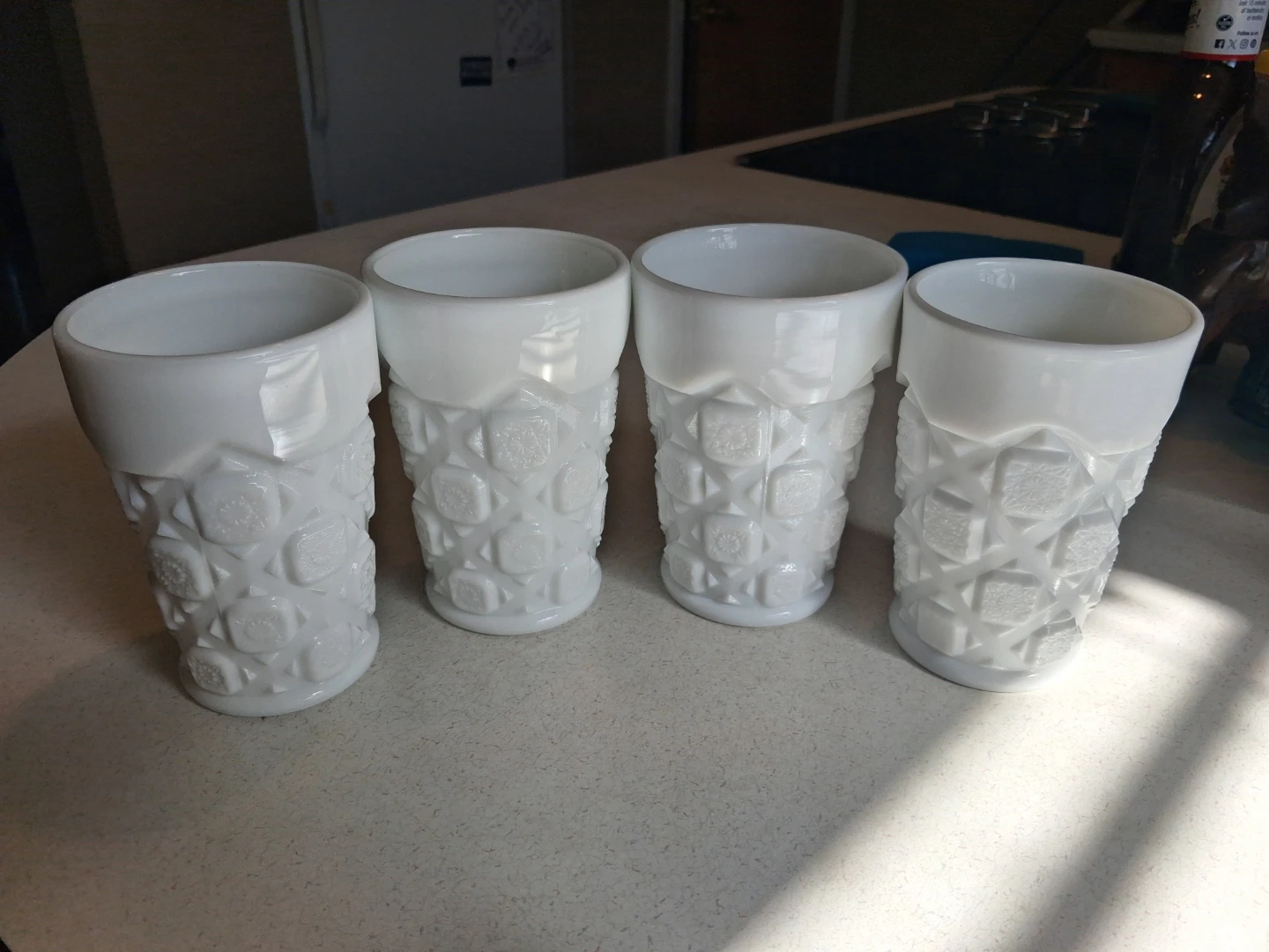 Set of 4 Westmoreland "Old Quilt" White Milk Glass Tumblers - photo 2