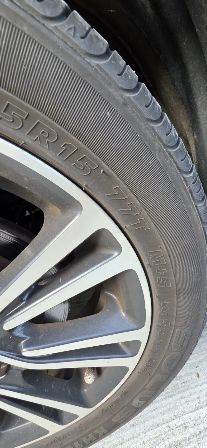 Set 4 Continental 175 55 R15 like new tires less than 70k km - photo 4