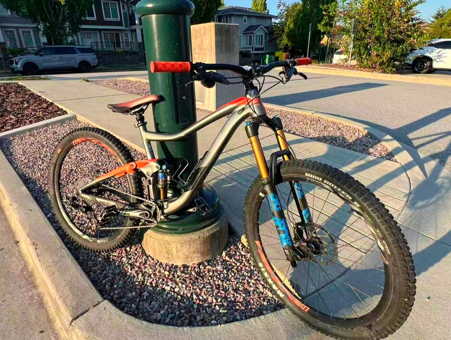 Custom Giant Trance 3 mountain bike size medium 27.5 wheels OBO