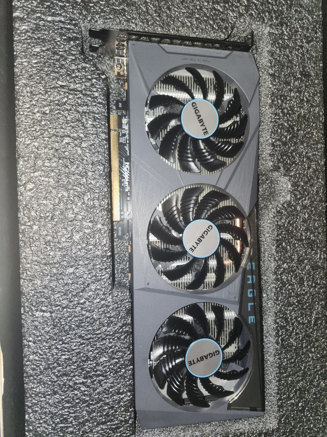 Gigabyte Eagle Radeon RX 6600 Graphics Card - photo 4