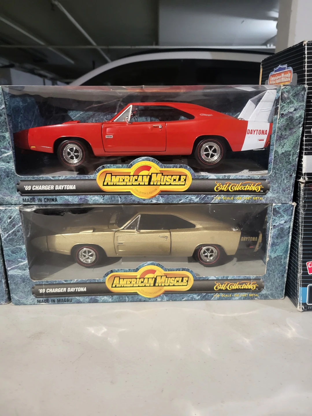 Daytona and superbirds in 1:18 Scale Die-Cast Muscle Cars - photo 5
