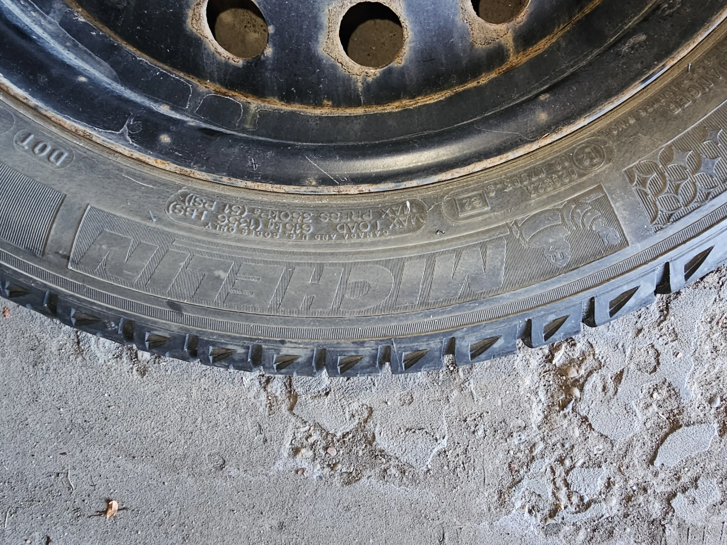 4 MichelinX Ice-Snow Winter tires on rims
