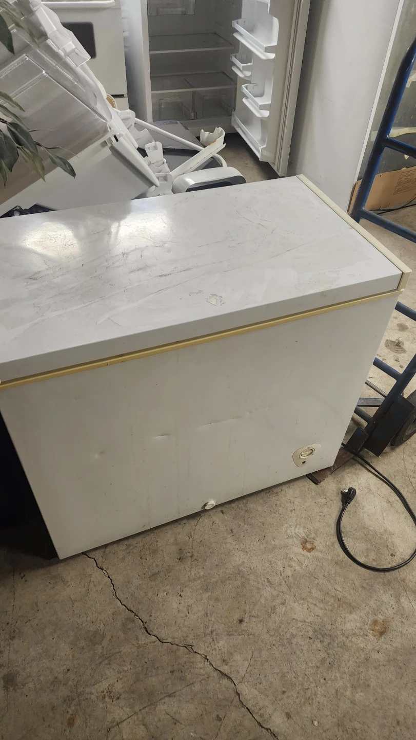 White Chest Freezer - photo 2