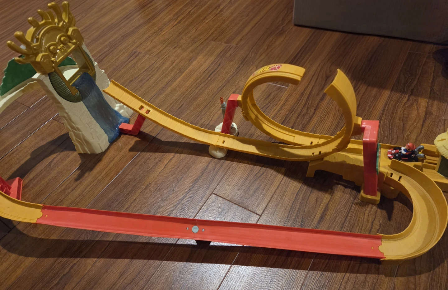 Hot Wheels Mario Kart Bowser's Castle Chaos - photo 4