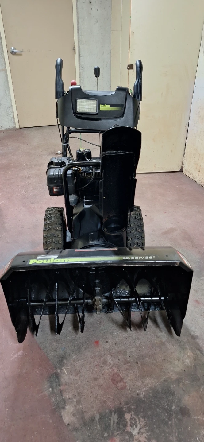 Poulan 10.5HP 30-inch Snowblower - photo 4