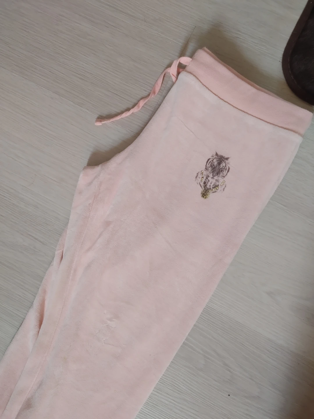 Juicy Couture Black Label Pink Velour Joggers Size S - photo 3