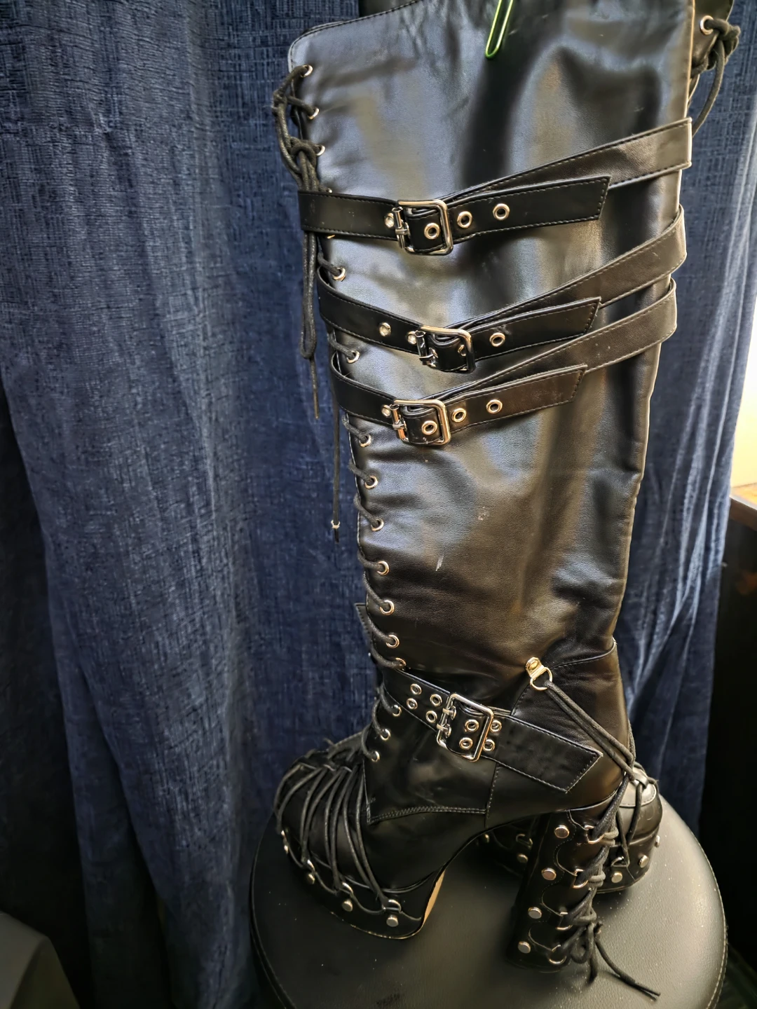 Black Lace-Up Buckle Platform Boots - photo 4