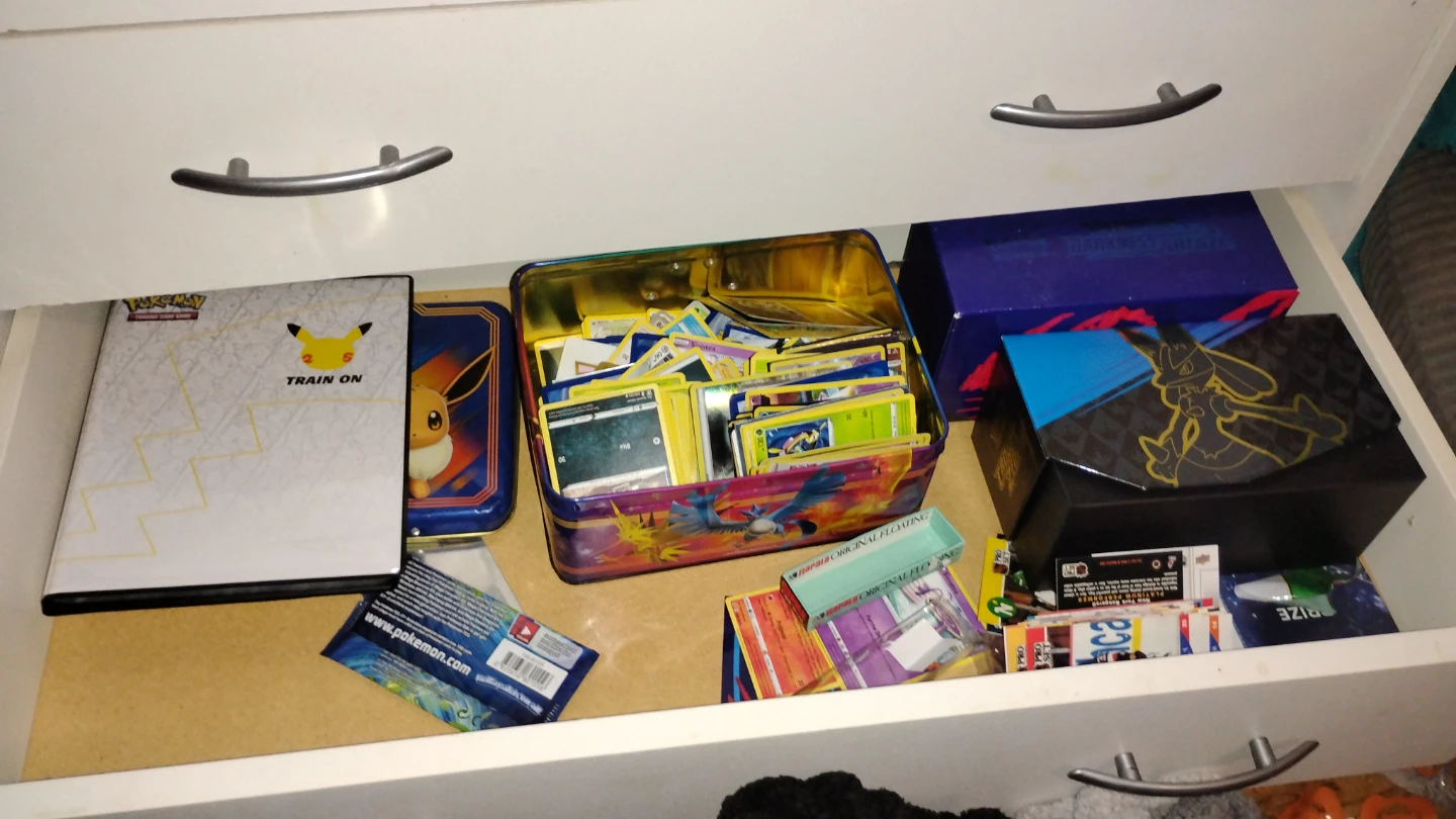 Pokemon cards and tins mostly bulk find a hidden gem 🤑 - photo 2