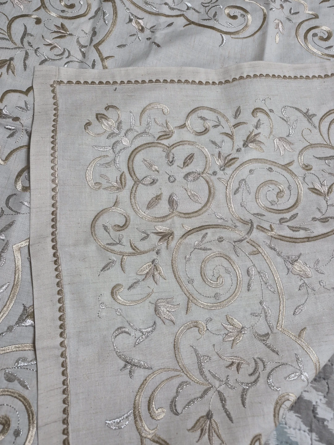 Beautiful 34" x 34" Square Table Cover Decor - photo 4