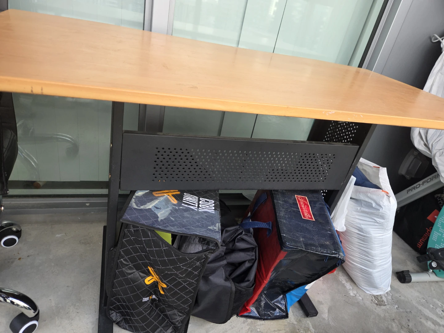 Simple wooden desk with black metal frame - photo 2