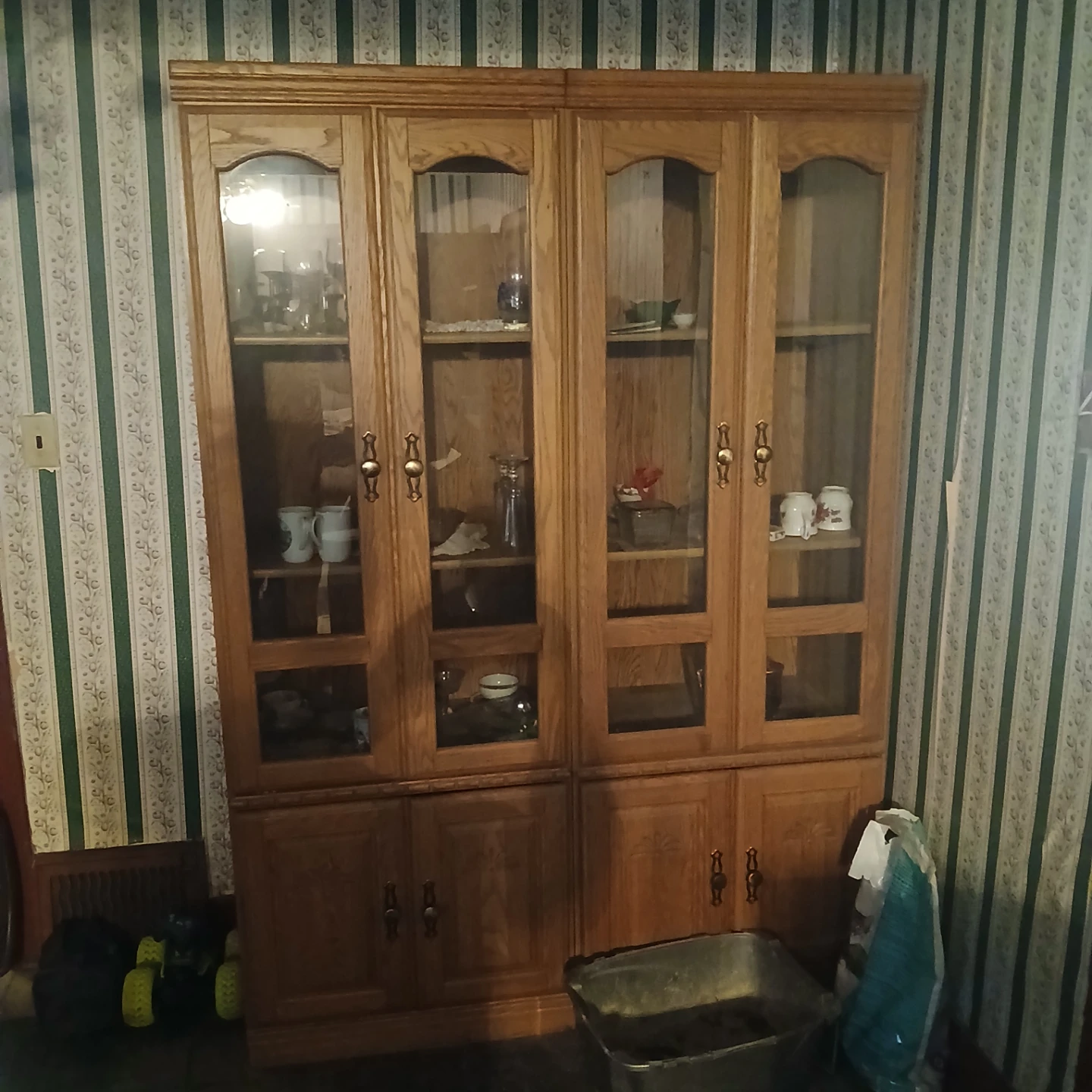 Oak Finish 4-Door China Cabinet - photo 3