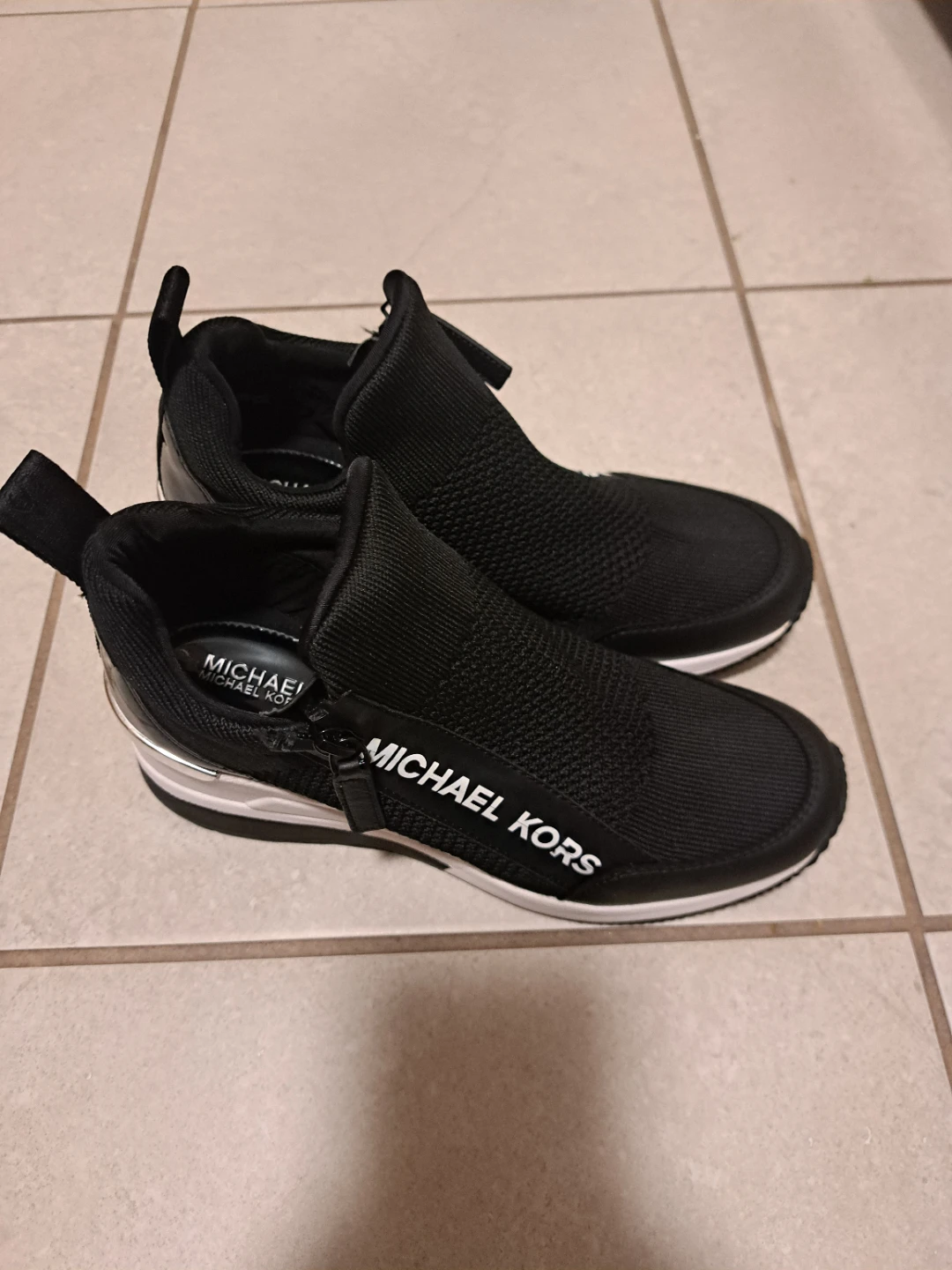 Michael Kors black sneakers - photo 2