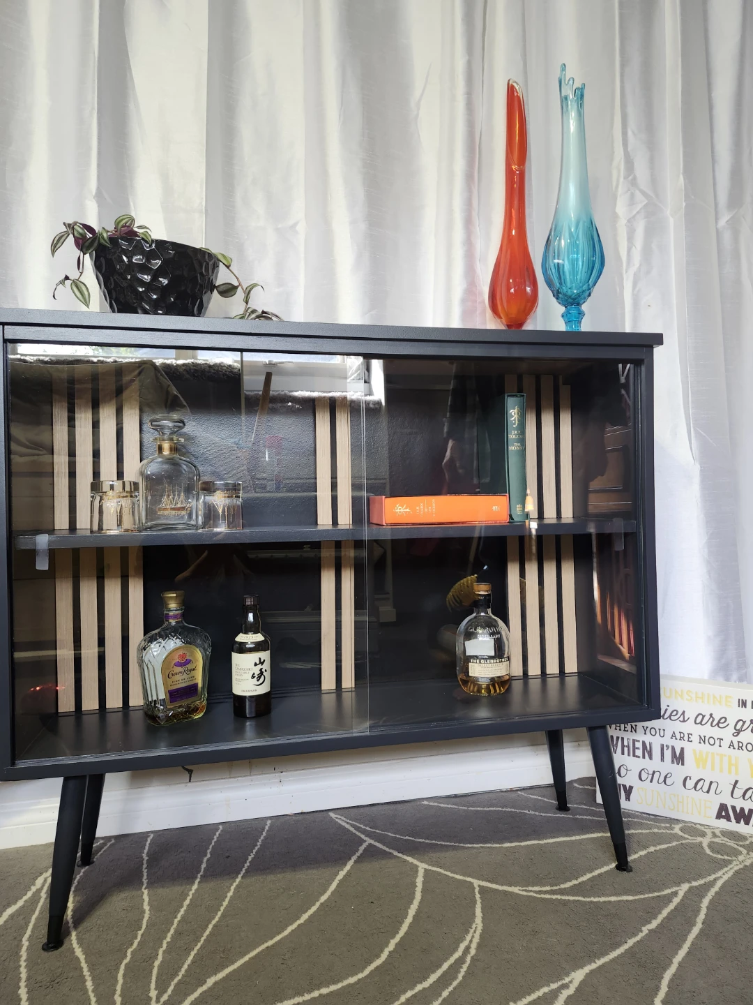 Mid Century cabinet/sideboard