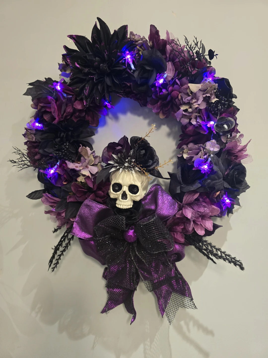 Light-up Halloween Skull Wreath