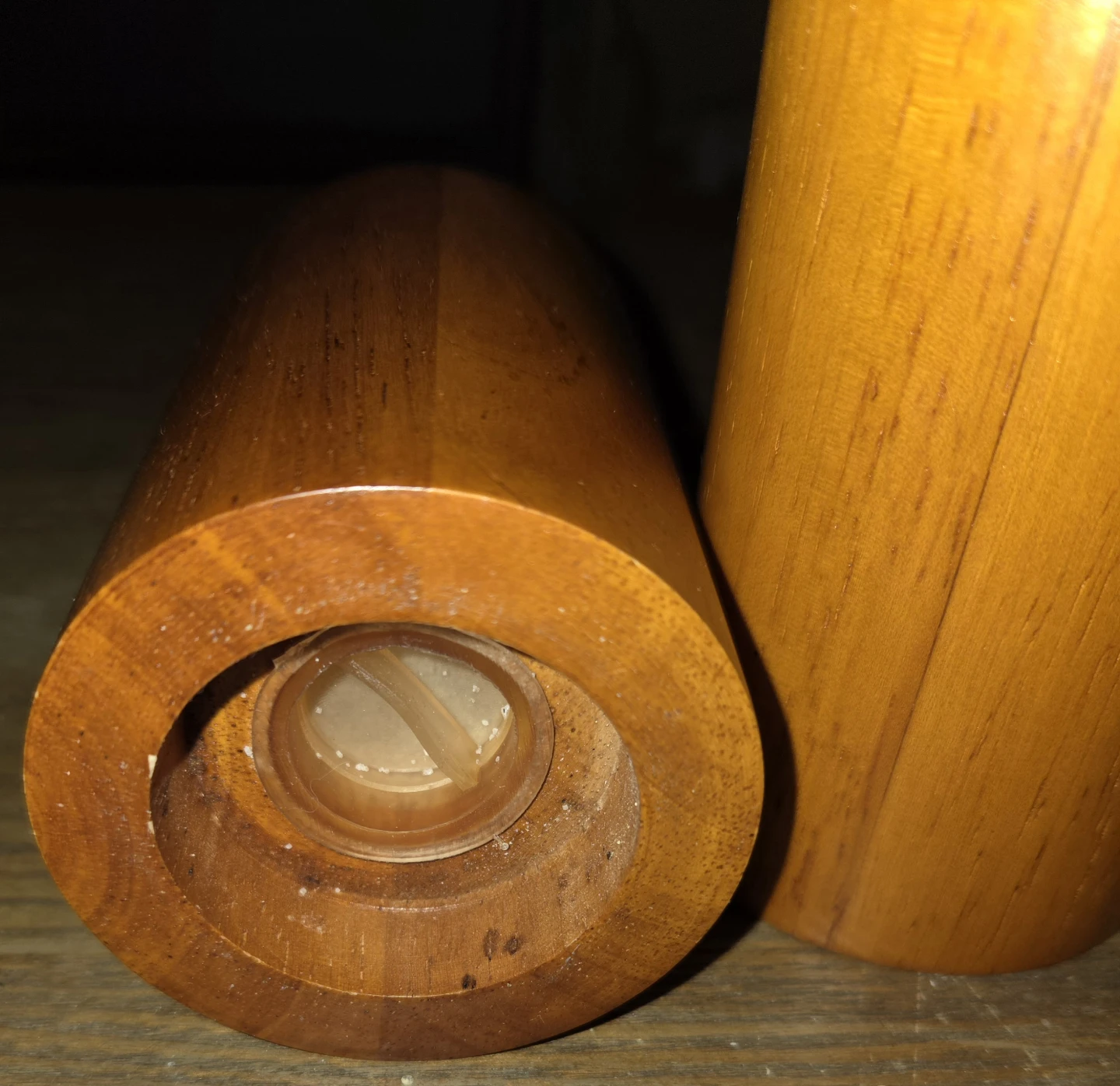 vintage set of Wooden Salt and Pepper Shakers - photo 2
